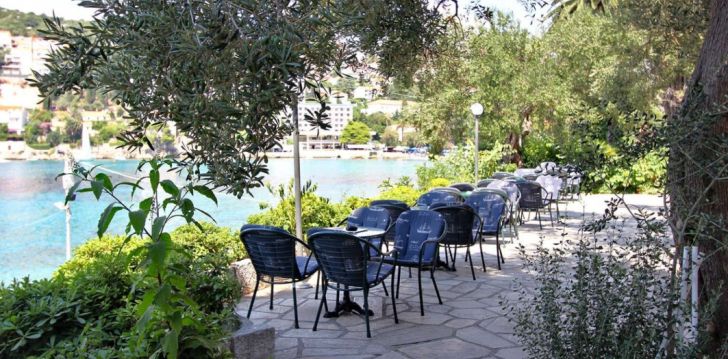 Viešbutis VIS HOTEL įsikūręs Kroatija.