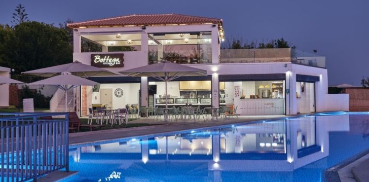 Planuoji kelionę į Graikija? apsistokite 4 viešbutyje CAVO ORIENT BEACH HOTEL & SUITES. 