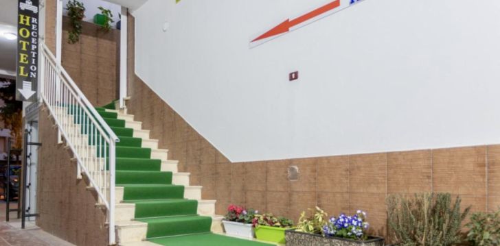 Apsistokite PALM SUITES viešbutyje už gerą kainą.