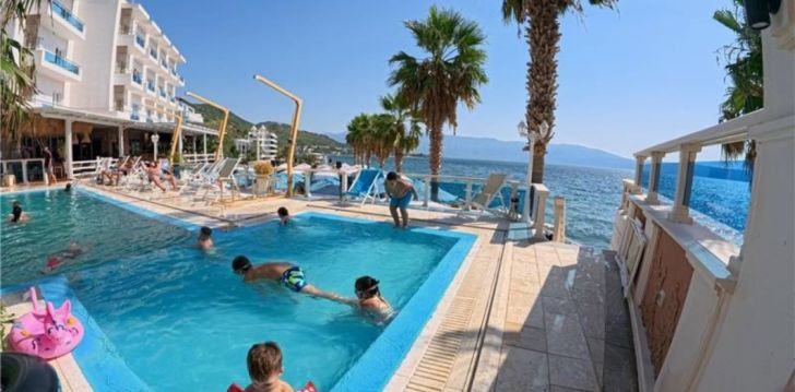 Apsistokite CORAL BOUTIQUE HOTEL viešbutyje už gerą kainą.