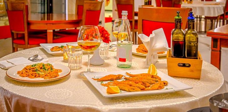 Tavo atostogos prasideda viešbutyje VIVAS HOTEL