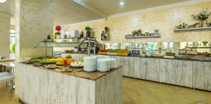 Tavo atostogos prasideda viešbutyje HOTEL RIVA