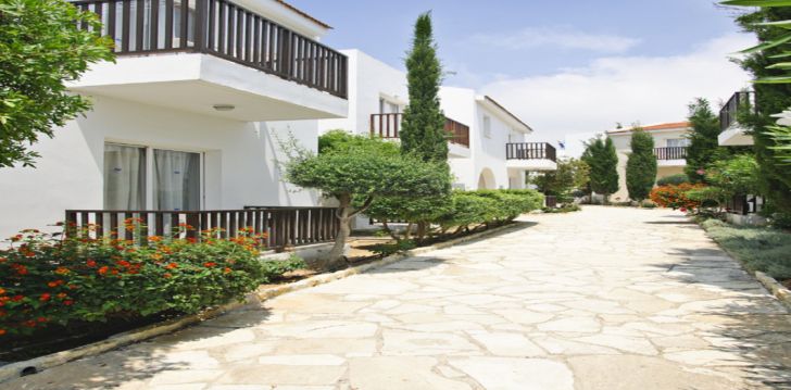 Apsistokite AKTI BEACH HOTEL & VILLAGE RESORT viešbutyje už gerą kainą.
