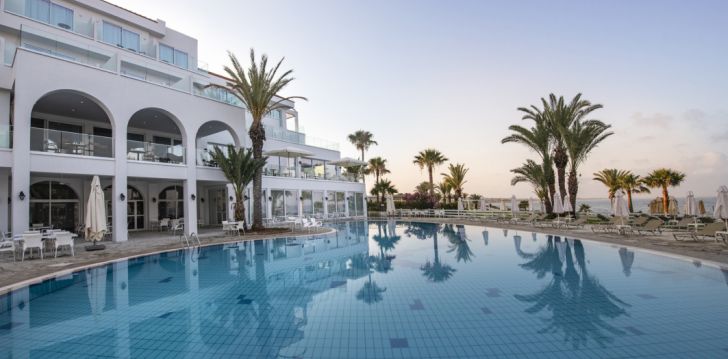 Patogus viešbutis jūsų kelionei – 4* AKTI BEACH HOTEL & VILLAGE RESORT
