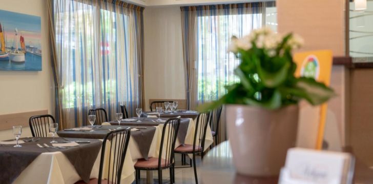 Viešbutis HOTEL ADIGRAT įsikūręs Italija. 