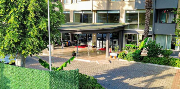 Tavo atostogos prasideda viešbutyje SENZA SUNSET BEACH HOTEL