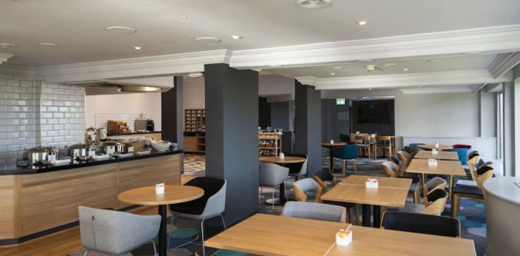 HOLIDAY INN EDINBURGH CITY - WEST - klientų vertinamas, kaip geras kainos ir kokybės santykis. 