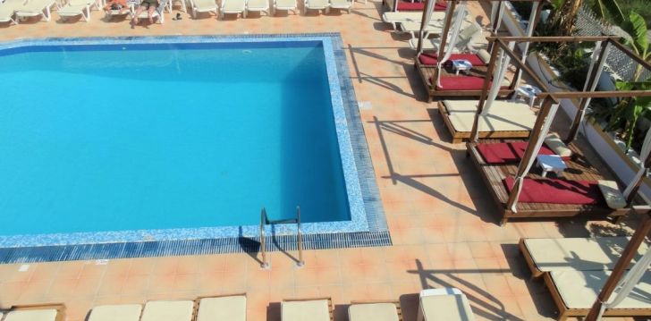 Planuoji kelionę į Graikija? apsistokite 2 viešbutyje OASIS BEACH CLUB. 