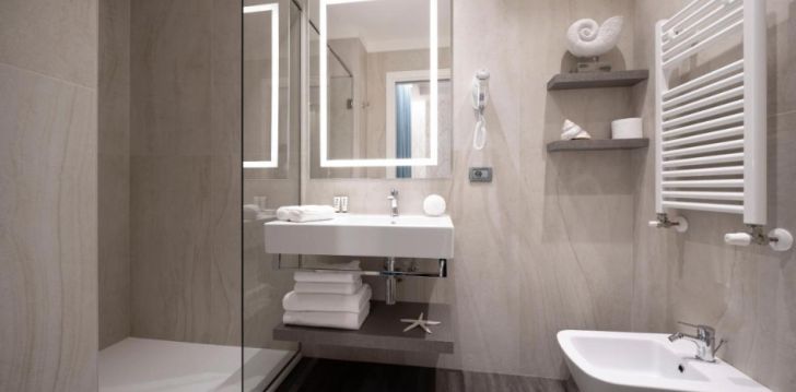 Rinkitės viešbutį SUITE HOTEL LITORANEO kelionei į Italija