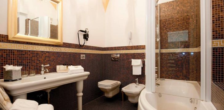Rinkitės viešbutį GRAND HOTEL RIMINI kelionei į Italija
