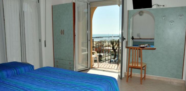 Apsistokite HOTEL HOLIDAY BEACH viešbutyje už gerą kainą.