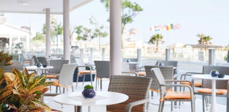 Viešbutis HOTEL HOLIDAY BEACH įsikūręs Italija.