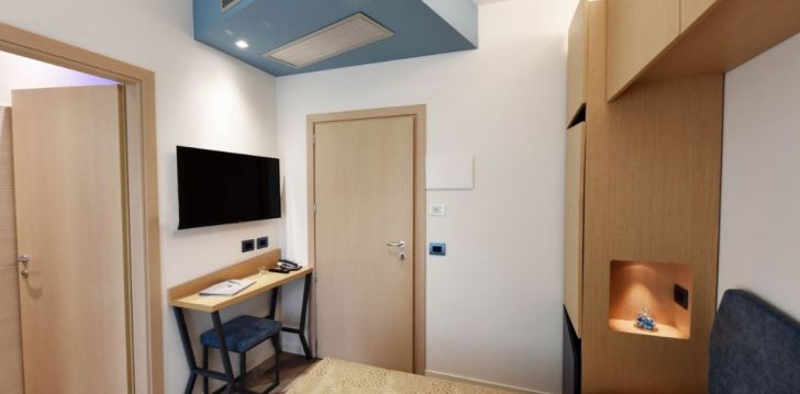 Viešbutis COLOR HOTEL RIMINI įsikūręs Italija.