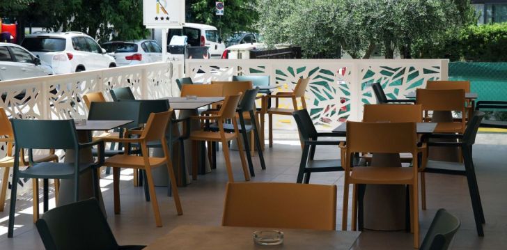 Rinkitės viešbutį COLOR HOTEL RIMINI kelionei į Italija