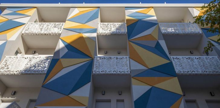 Apsistokite COLOR HOTEL RIMINI viešbutyje už gerą kainą.