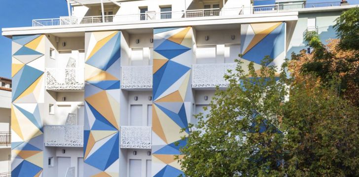 Atostogos Italija – apsistokite viešbutyje COLOR HOTEL RIMINI