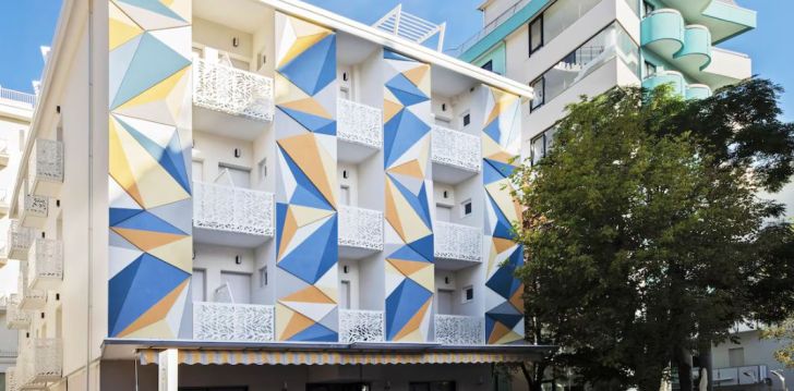 Planuoji kelionę į Italija? apsistokite 3 viešbutyje COLOR HOTEL RIMINI.