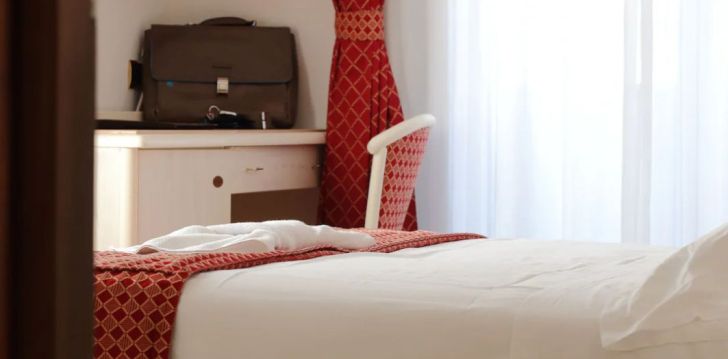 Viešbutis HOTEL DU SOLEIL įsikūręs Italija. 