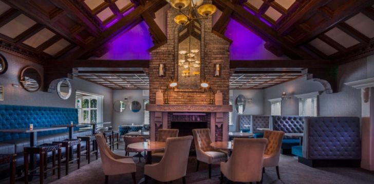 Viešbutis TREACYS OAKWOOD HOTEL įsikūręs Airija.