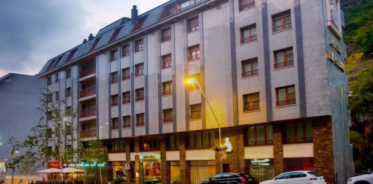 Apsistokite IMPERIAL ATIRAM viešbutyje už gerą kainą. 