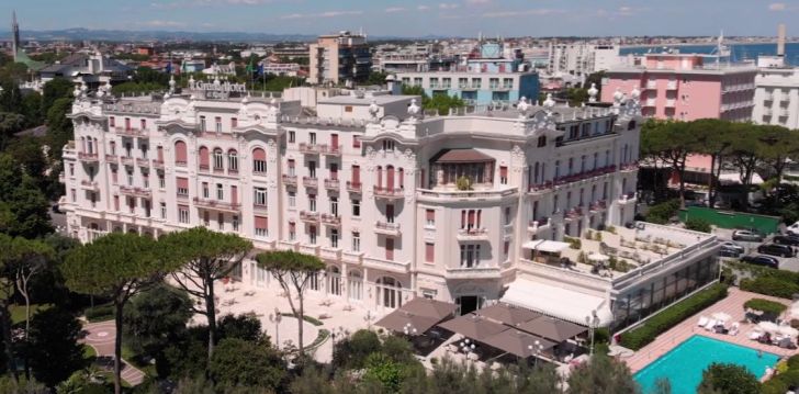 Apsistokite GRAND HOTEL RIMINI viešbutyje už gerą kainą. 