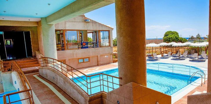 apsistokite LEDRAS BEACH HOTEL viešbutyje už gerą kainą.