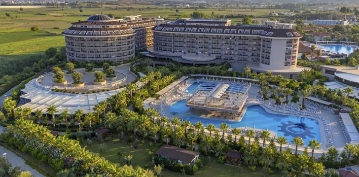 Apsistokite SUNMELIA BEACH RESORT viešbutyje už gerą kainą. 