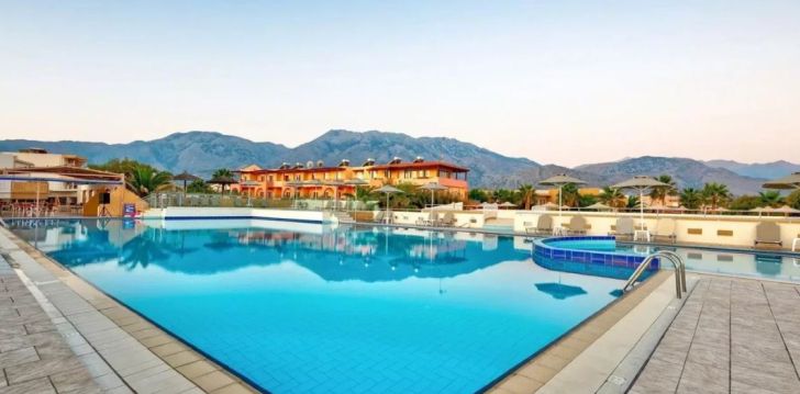 Apsistokite KAVROS RESORT viešbutyje už gerą kainą.
