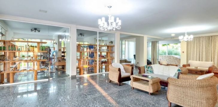 Viešbutis KAVROS RESORT įsikūręs Graikija. 