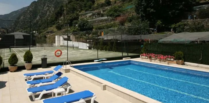 Apsistokite HOTEL PYRÉNÉES viešbutyje už gerą kainą. 