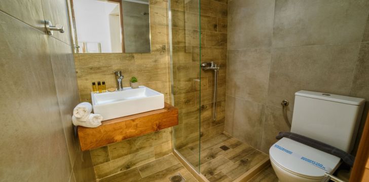 Rinkitės viešbutį ROXANI HOTEL kelionei į Graikija