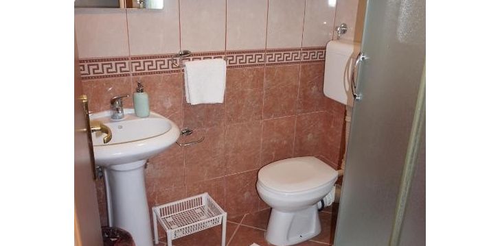Apsistokite VILA LENA viešbutyje už gerą kainą.