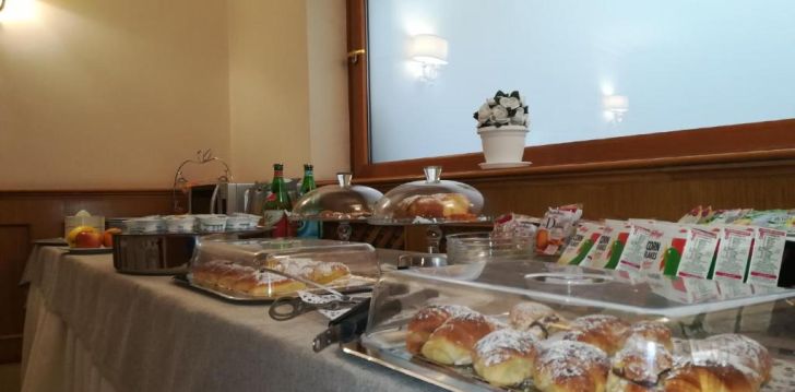 Viešbutis HOTEL LEOPARDI įsikūręs Ispanija.