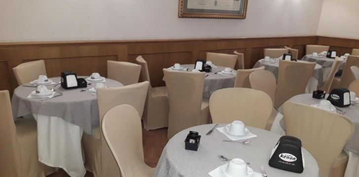 Viešbutis HOTEL LEOPARDI įsikūręs Ispanija.