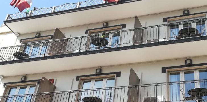 Viešbutis HOTEL LEOPARDI įsikūręs Ispanija. 