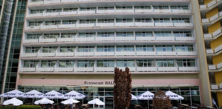 Apsistokite GRAND HOTEL NIRVANA viešbutyje už gerą kainą. 