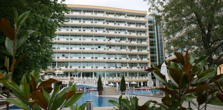 Apsistokite GRAND HOTEL NIRVANA viešbutyje už gerą kainą. 
