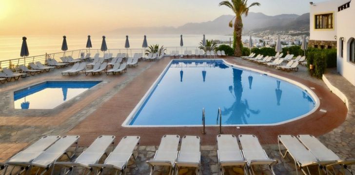 Apsistokite HERSONISSOS VILLAGE HOTEL & BUNGALOWS viešbutyje už gerą kainą. 