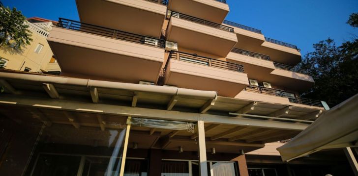 Apsistokite AMBASSADOR HOTEL viešbutyje už gerą kainą. 