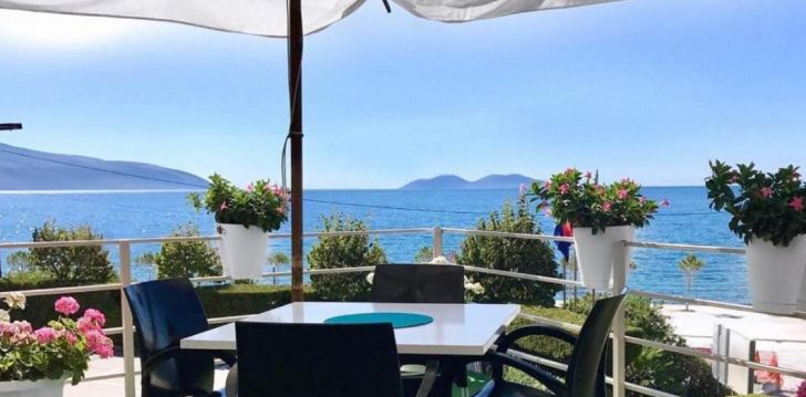 Apsistokite AMBASSADOR HOTEL viešbutyje už gerą kainą.