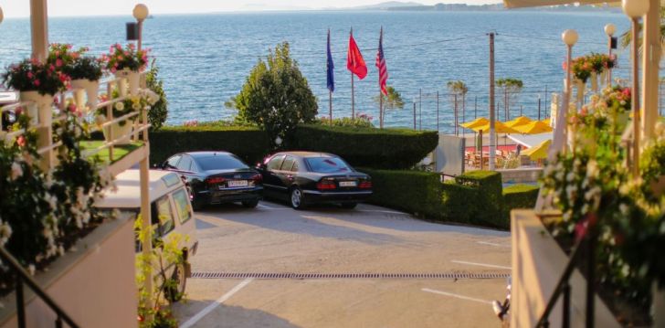 Viešbutis AMBASSADOR HOTEL įsikūręs Albanija.
