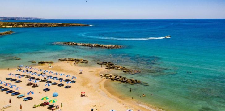 Apsistokite CORALLIA BEACH HOTEL APTS viešbutyje už gerą kainą.