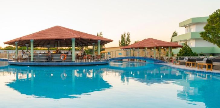 Apsistokite FANTASY RESORT HOTEL viešbutyje už gerą kainą.