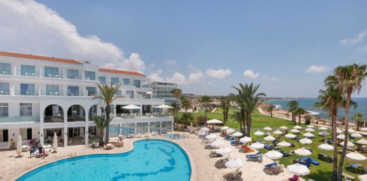 Planuoji kelionę į Kipras? apsistokite 4 viešbutyje AKTI BEACH HOTEL & VILLAGE RESORT.