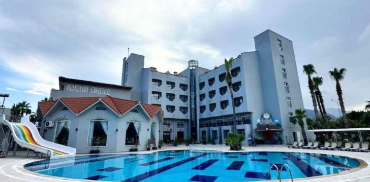Apsistokite CAMYUVA LUNA HOTEL viešbutyje už gerą kainą.