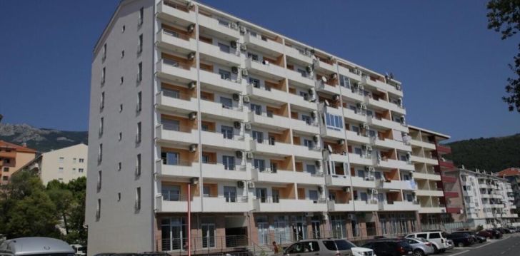 Planuoji kelionę į Juodkalnija? apsistokite 3 viešbutyje KNEZEVIC ROZINO APARTMENTS.