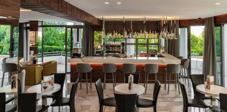 Apsistokite HOTEL POSEIDON viešbutyje už gerą kainą.
