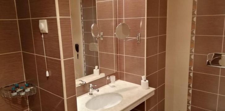 Apsistokite DIT EVRIKA BEACH CLUB HOTEL viešbutyje už gerą kainą. 