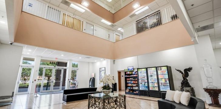 Apsistokite SOUTH RIVER SUITES viešbutyje už gerą kainą.