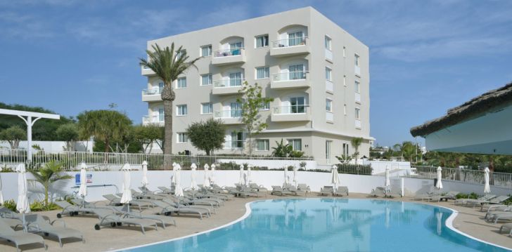 Apsistokite SUNRISE GARDENS viešbutyje už gerą kainą. 